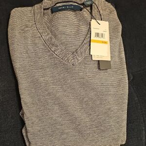 Perry Ellis Gray V-Neck Sweater with Subtle Elegance
